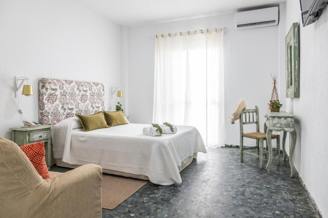 Hotel Marhava Кониль-де-ла-Фронтера Экстерьер фото