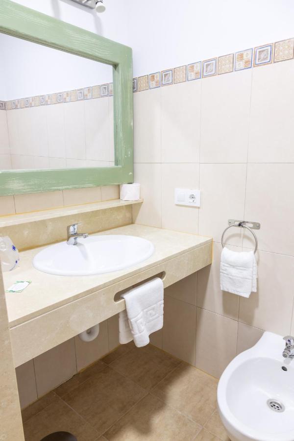 Hotel Marhava Кониль-де-ла-Фронтера Экстерьер фото